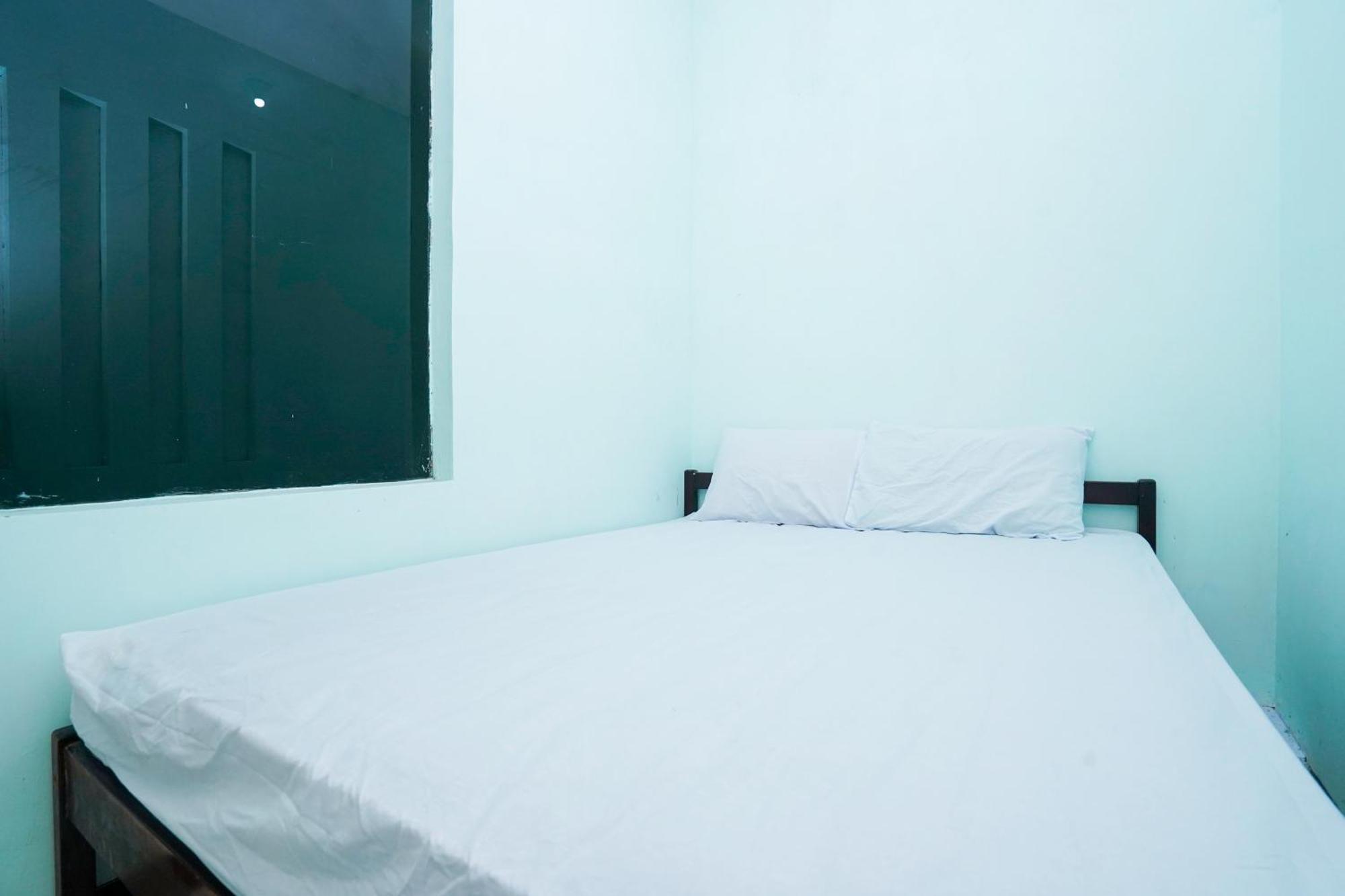 OYO Life 2309 Kost Si Mbok Vivi Hotell Surabaya Eksteriør bilde