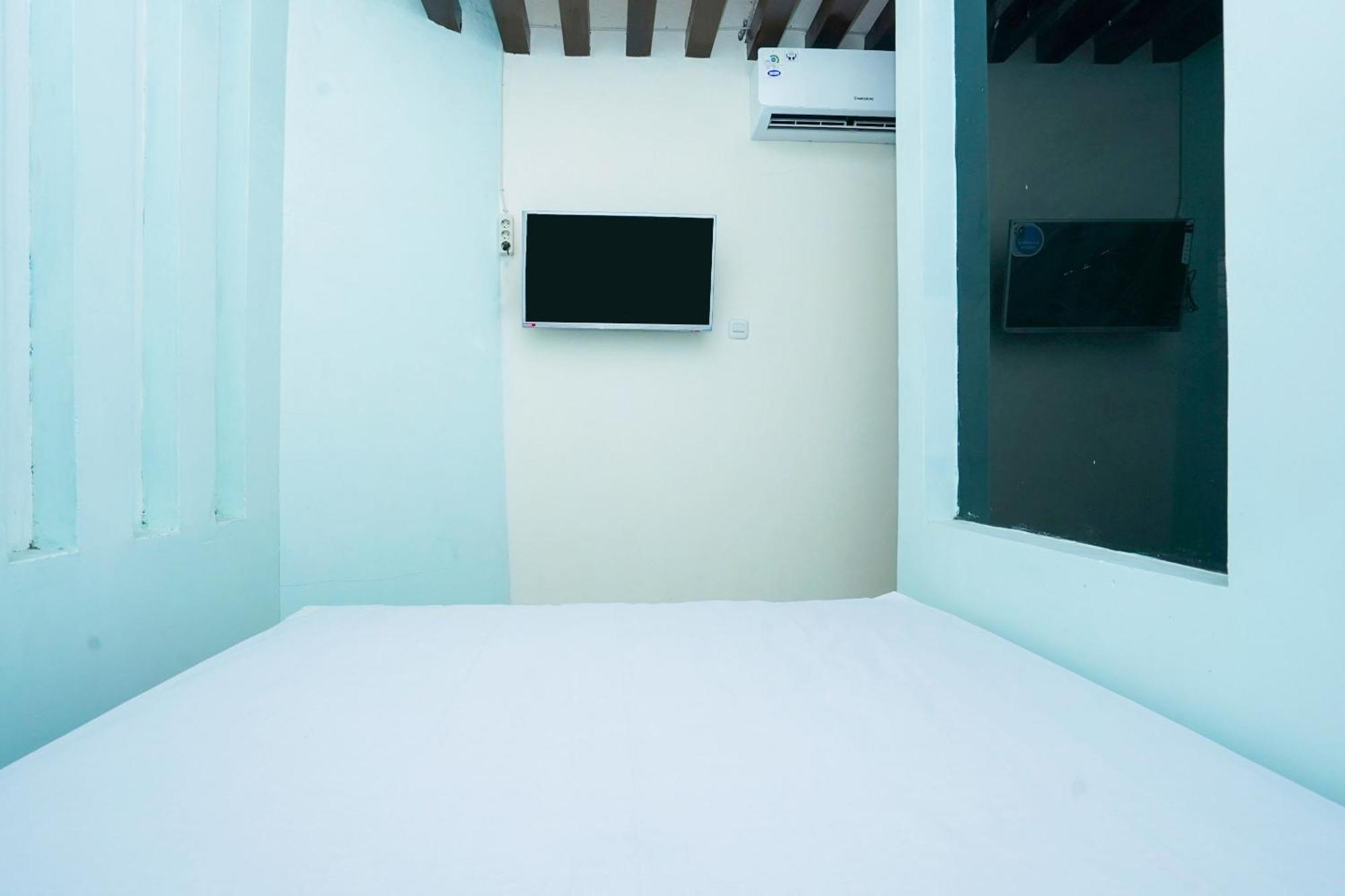 OYO Life 2309 Kost Si Mbok Vivi Hotell Surabaya Eksteriør bilde